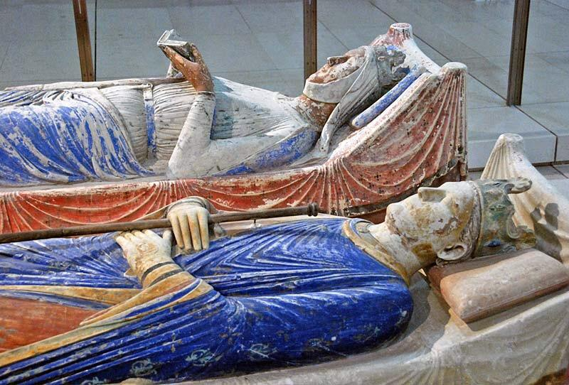 Painted effigies of Henry II of England (1133-1189 CE) and his wife Eleanor  of Aquitaine (1124-1204 CE). Fontevraud Abbey, France [800x542] :  r/ArtefactPorn