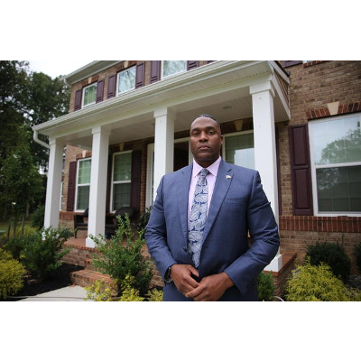 A Marine Vet Put His Uniform Back on and Rushed to Ground Zero. Here’s His Story icon