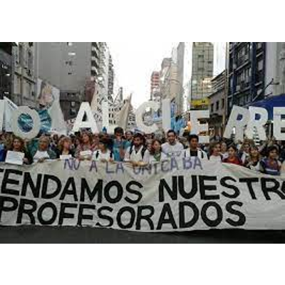 Las políticas de formación docente en Argentina. Cuadro comparativo LFE y LEN icon