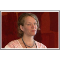 Combining Referring Expression Generation and Surface Realization icon