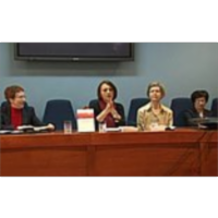 Ali potrebujemo še zgodovino žensk?