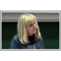 Razlike med deklicami in dečki v porajajočih se jezikovnih zmožnostih: Primerjava iz 10 jezikovnih okolij icon